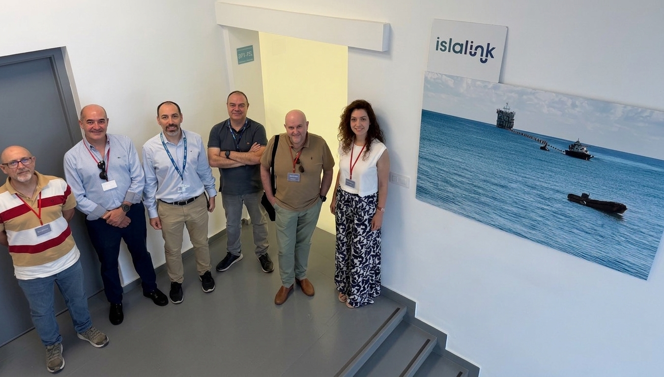 Representantes de COIICV y Som Digitals visitan el Data Center de IslaLink para conocer de cerca una infraestructura crítica para la conectividad nacional