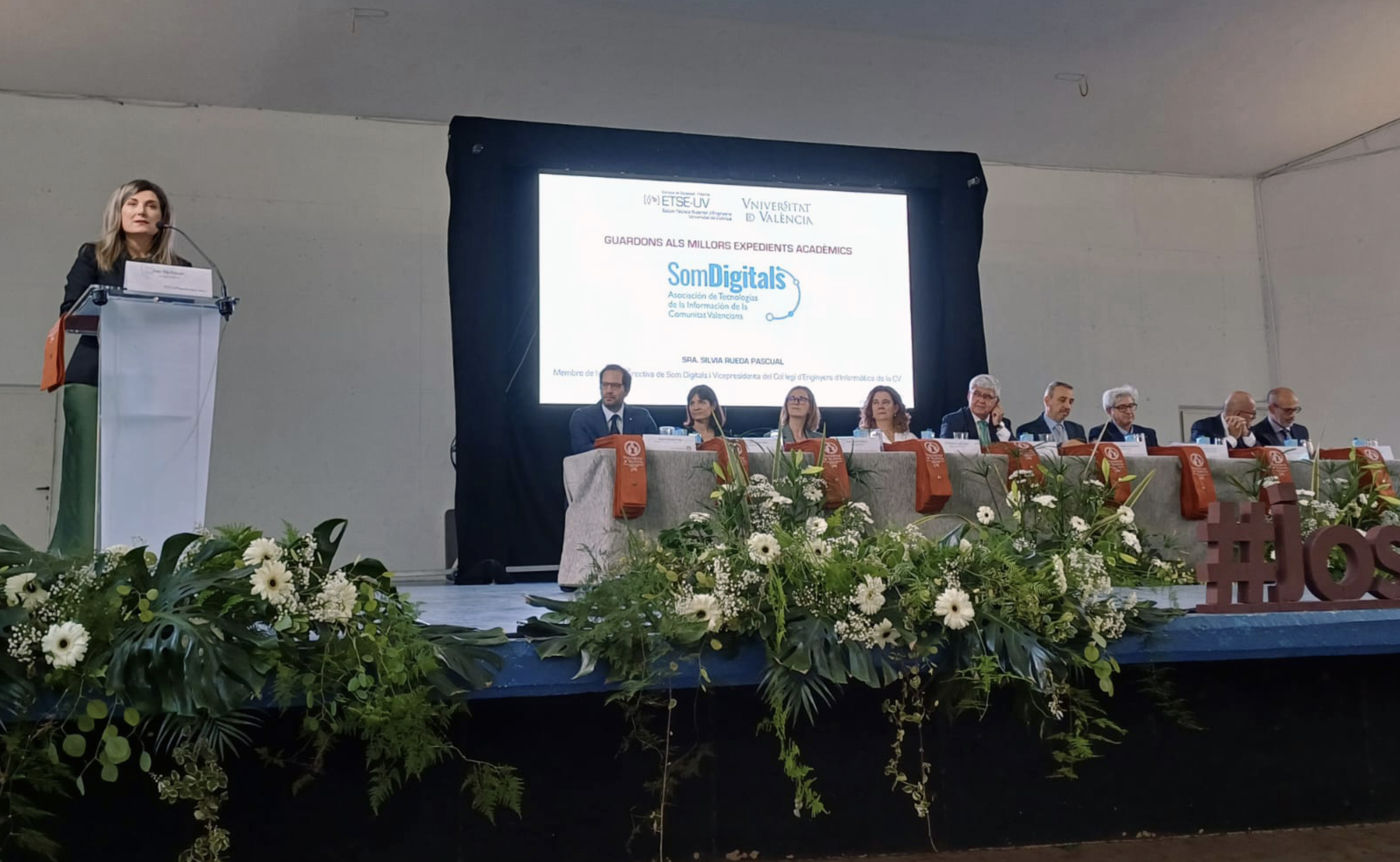 El COIICV reafirma su compromiso con los nuevos profesionales de la informática en la graduación de la ETSE-UV