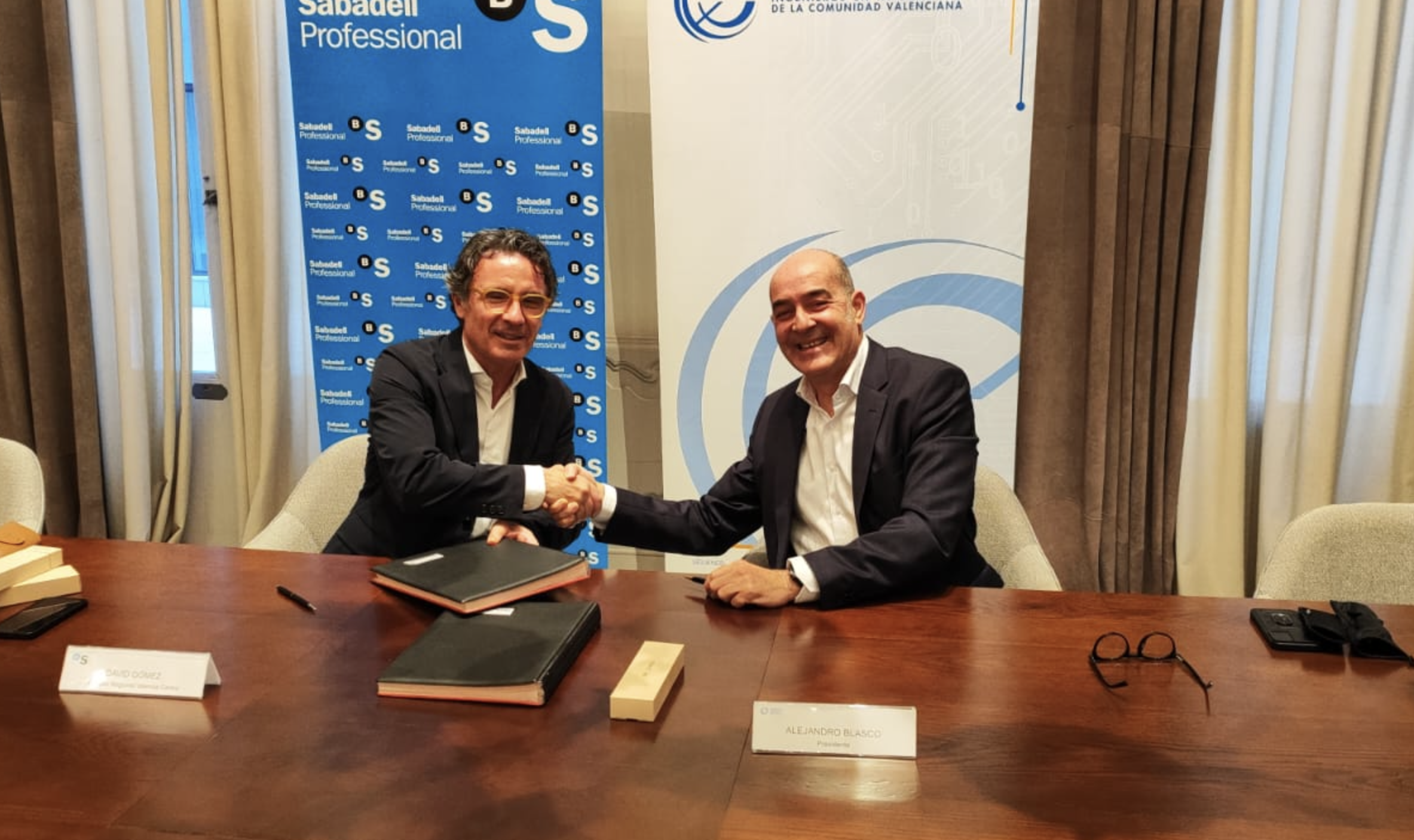 El COIICV renueva su acuerdo de colaboración con Banco Sabadell para ofrecer soluciones financieras a sus colegiados